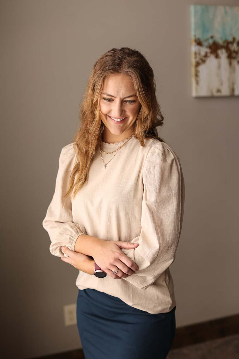 Tan Billow Sleeve Crewneck Dressy Blouse for Women Classy Closet Business Casual Women Outfits Boutique Near Me